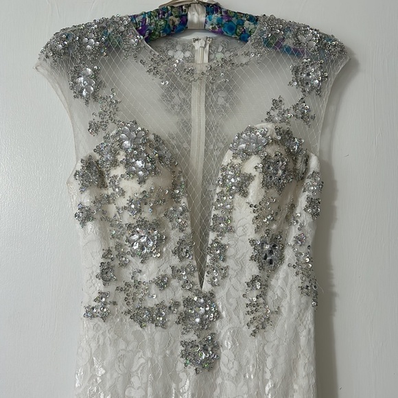 Cinderella Divinie White lace crystal embellished upper gown size 6 women’s - Picture 3 of 16